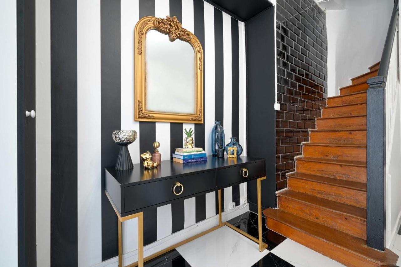 Appartement Black & White - Chic & Petit Maison- Pigalle 9Eme à Paris Extérieur photo